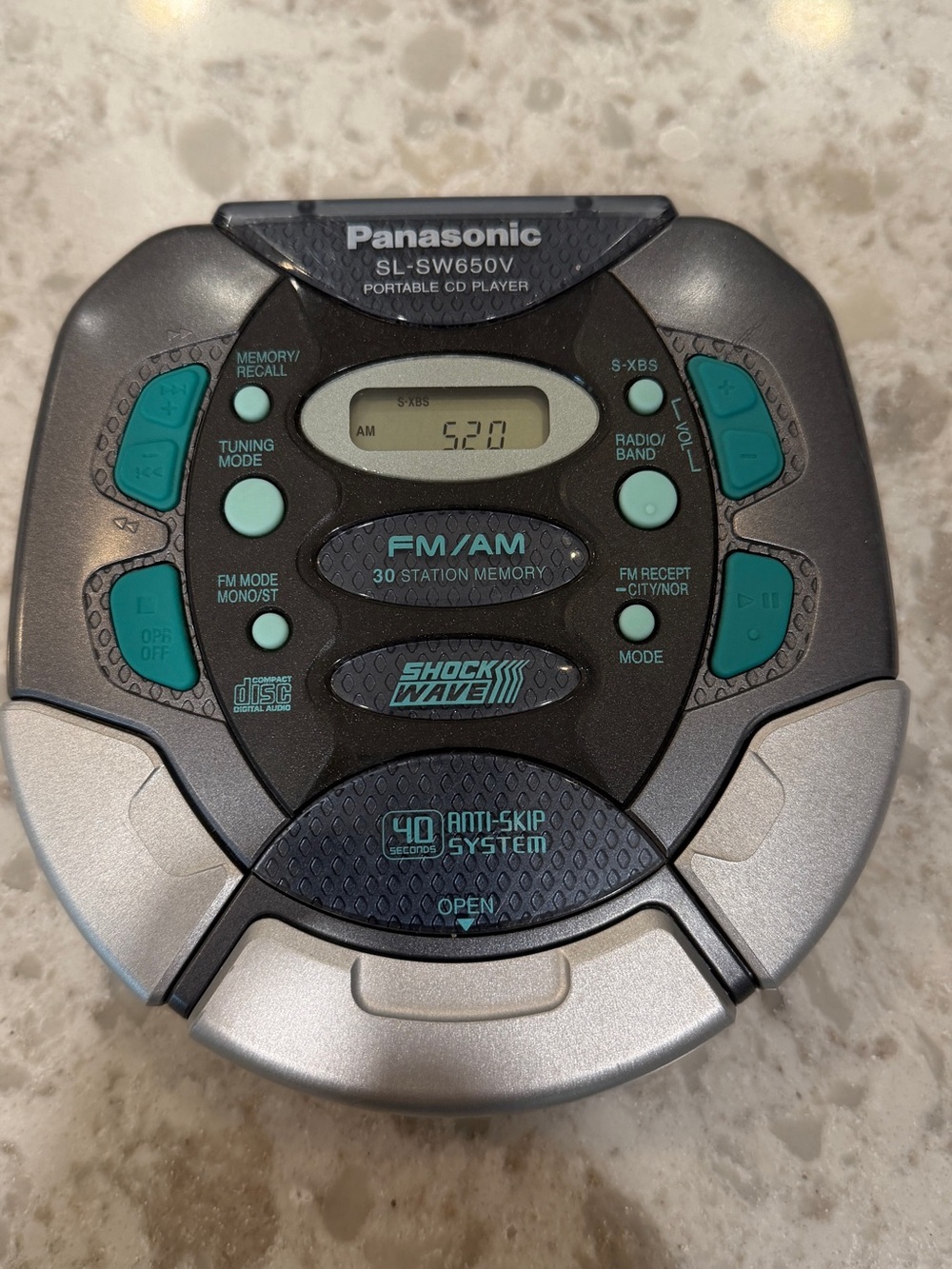 Panasonic Vintage ShockWave
Portable CD Player with AM/ FM Radio (SL-SW650V)